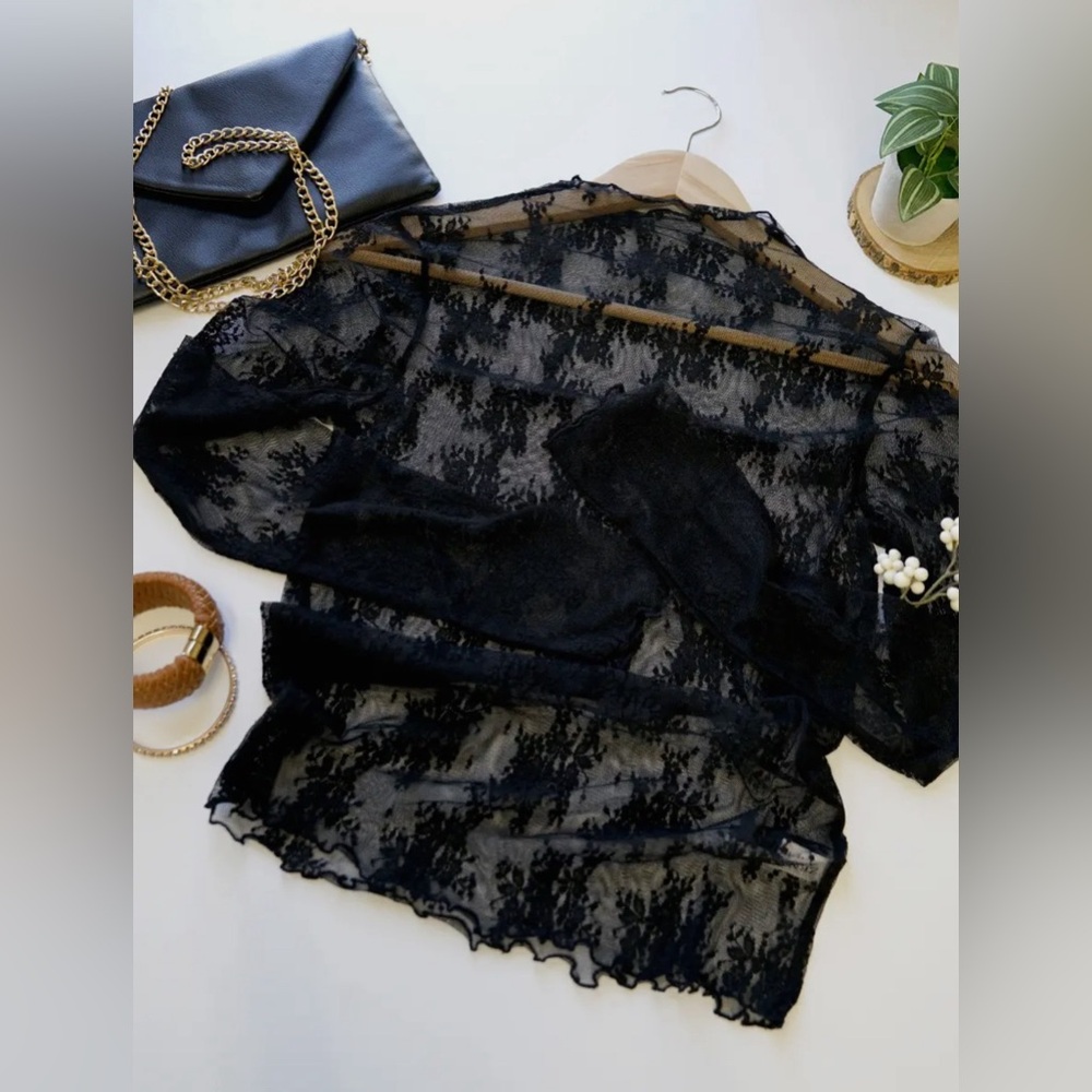 Brie Floral Lace Top-plus size
